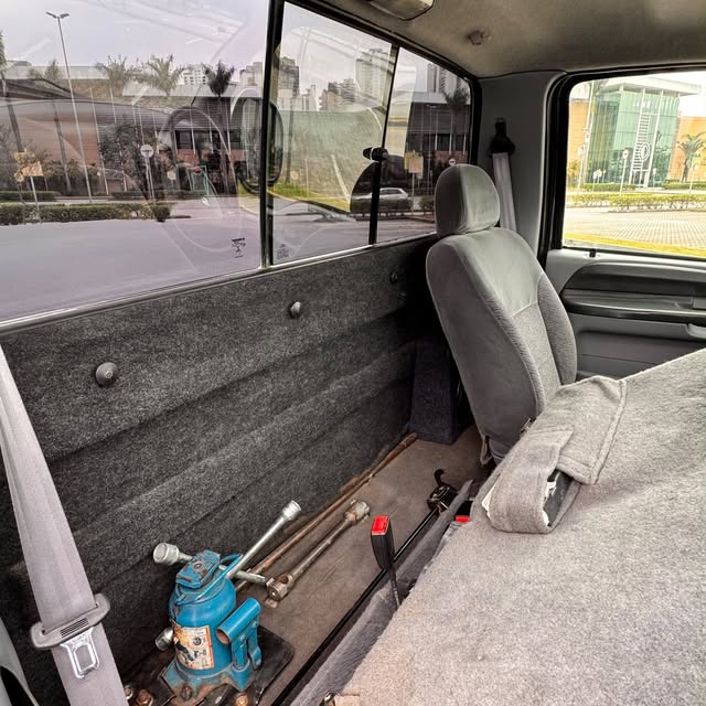 FORD F-250 XLT-L - Imagem 17