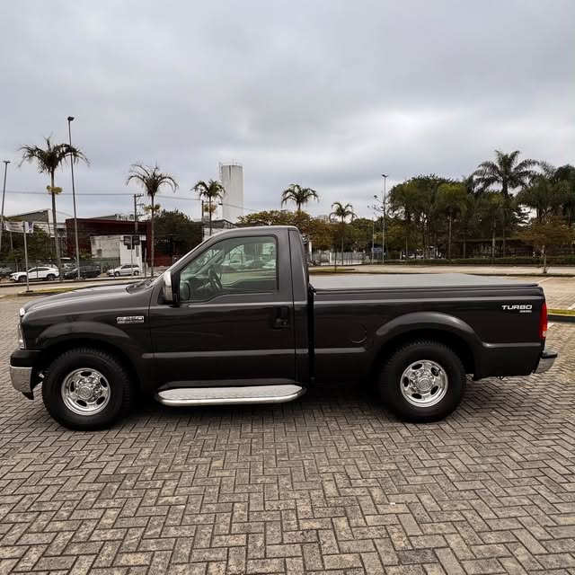 FORD F-250 XLT-L - Imagem 3