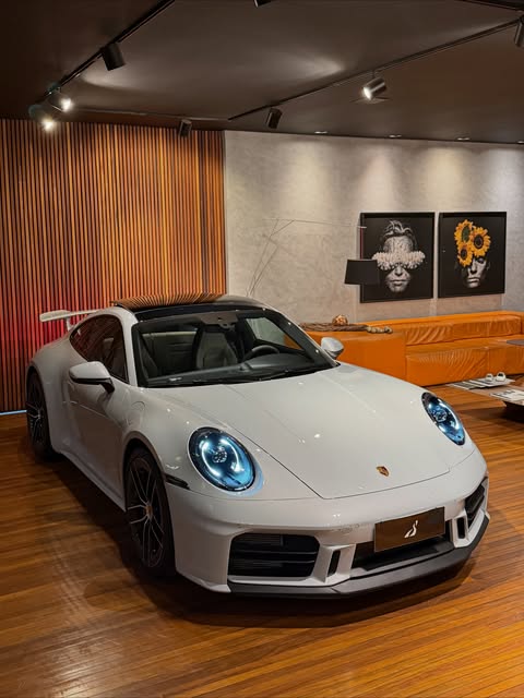 PORSCHE 911 CARRERA 992.2 - Imagem 1