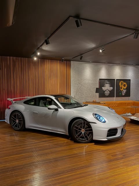 PORSCHE 911 CARRERA 992.2 - Imagem 17