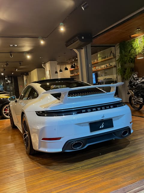 PORSCHE 911 CARRERA 992.2 - Imagem 4