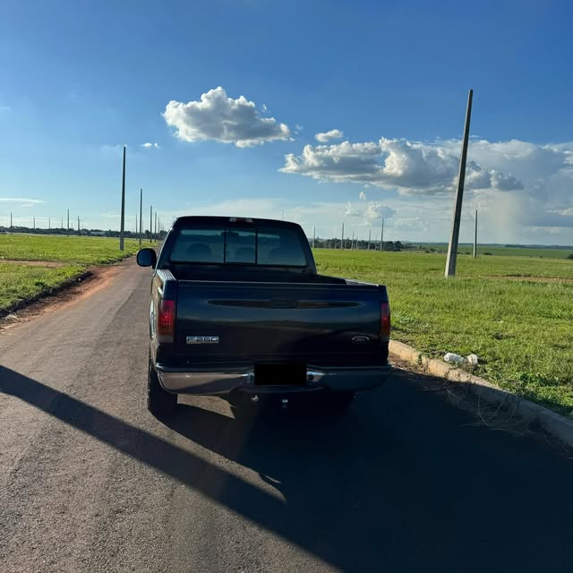 FORD F-250 XLT-L - Imagem 8