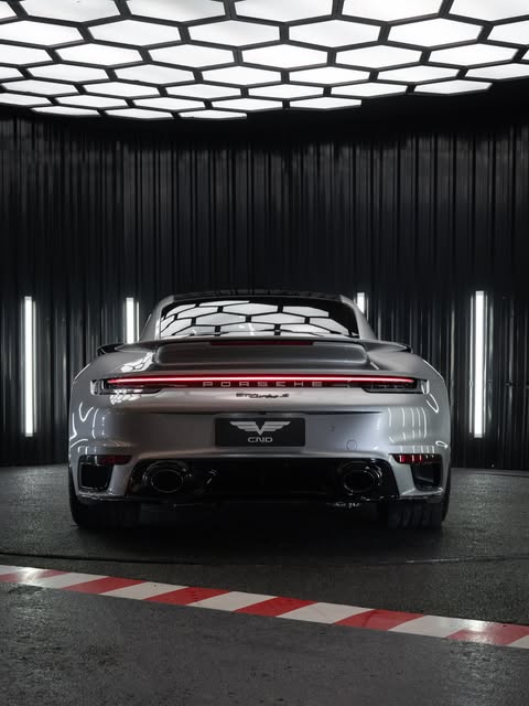 PORSCHE 911 TURBO S - Imagem 17