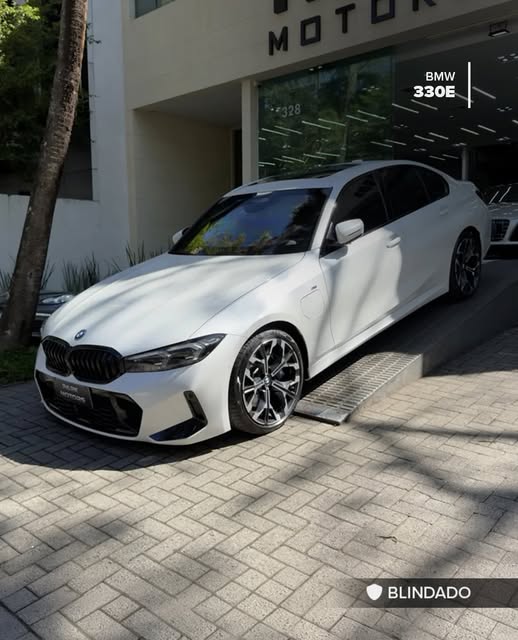 BMW 330E M SPORT - Imagem 1