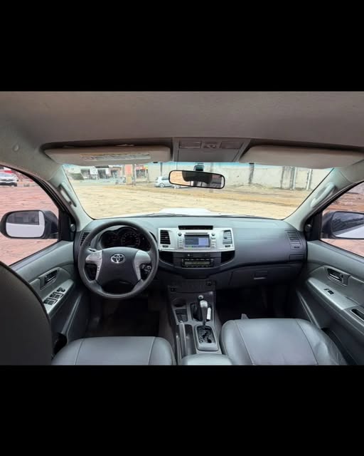 TOYOTA HILUX SRV - Imagem 4