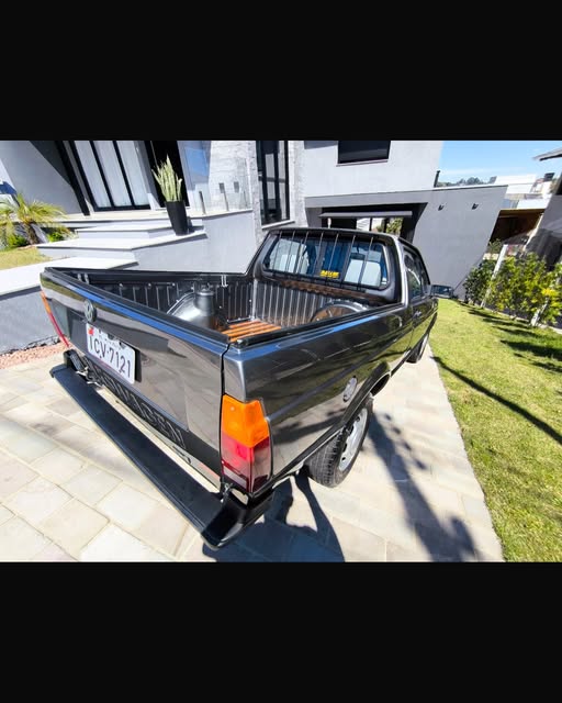 VOLKSWAGEN SAVEIRO GL - Imagem 17
