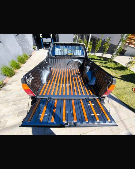 VOLKSWAGEN SAVEIRO GL - Imagem 20