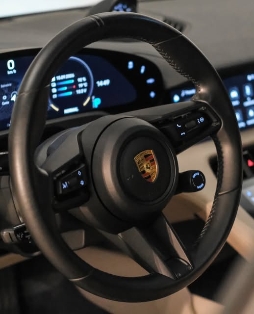 PORSCHE TAYCAN - Imagem 3