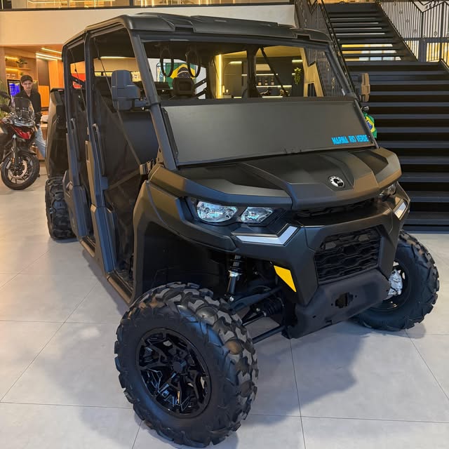 CAN-AM DEFENDER - Imagem 1
