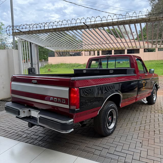 FORD F-150 XLT LARIAT - Imagem 16