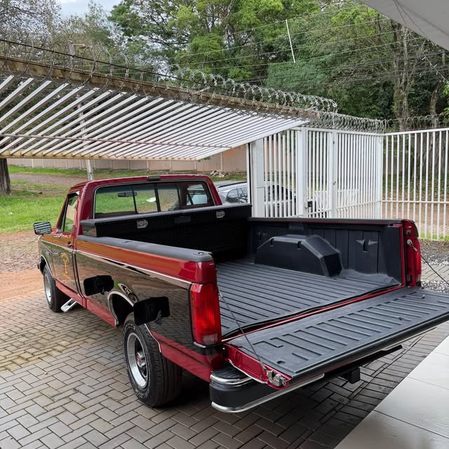 FORD F-150 XLT LARIAT - Imagem 17