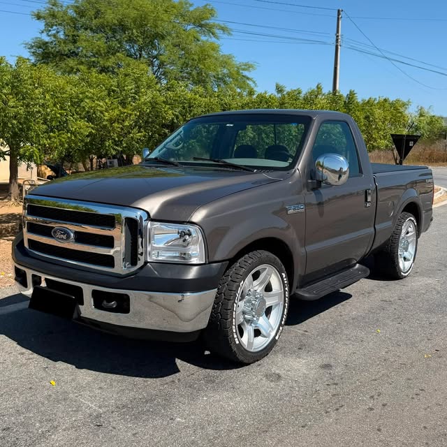 FORD F-250 XLT-L - Imagem 1