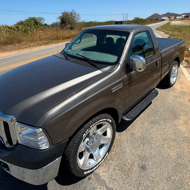 FORD F-250 XLT-L - Imagem 3