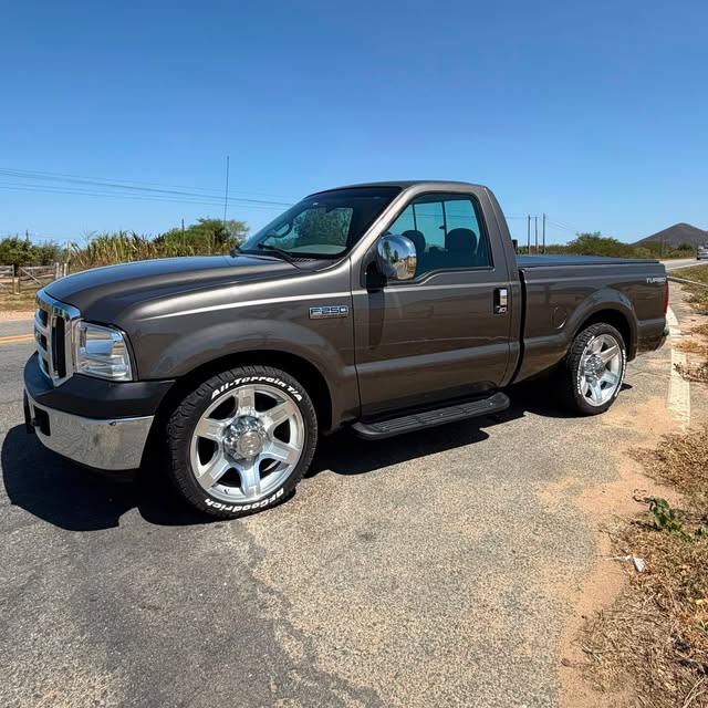 FORD F-250 XLT-L - Imagem 4