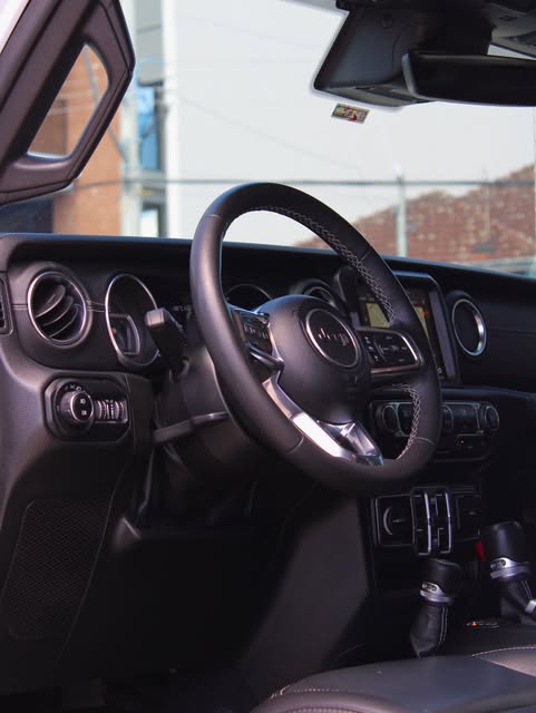 JEEP WRANGLER SAHARA - Imagem 3