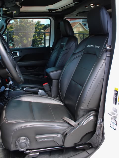 JEEP WRANGLER SAHARA - Imagem 4