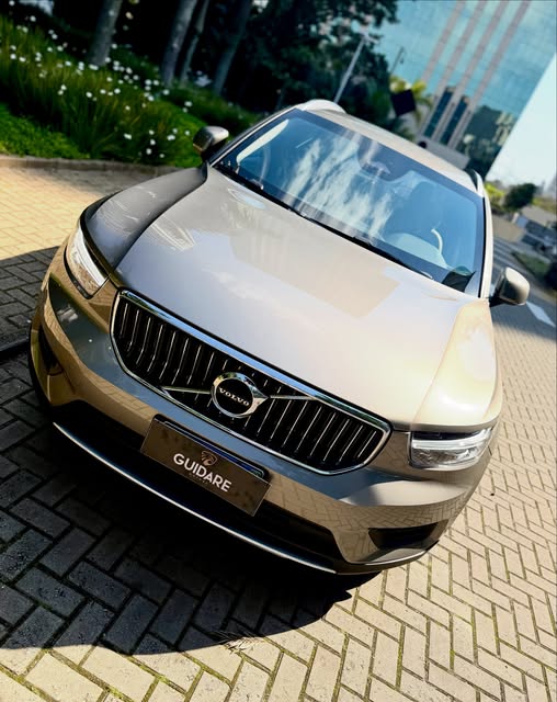 VOLVO XC40 T5 RECHARGE MOMENTUM - Imagem 2