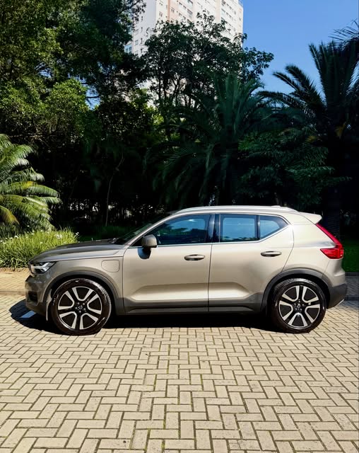 VOLVO XC40 T5 RECHARGE MOMENTUM - Imagem 4