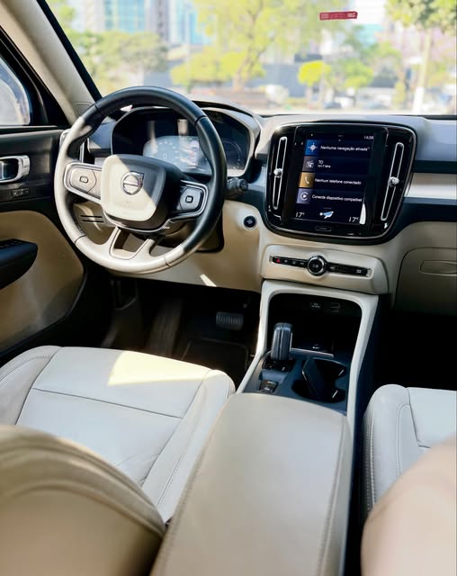VOLVO XC40 T5 RECHARGE MOMENTUM - Imagem 5