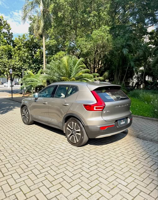 VOLVO XC40 T5 RECHARGE MOMENTUM - Imagem 7