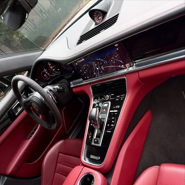 PORSCHE PANAMERA 4 2.9 TURBO V6 E-HYBRID PLATINUM EDITION - Imagem 2