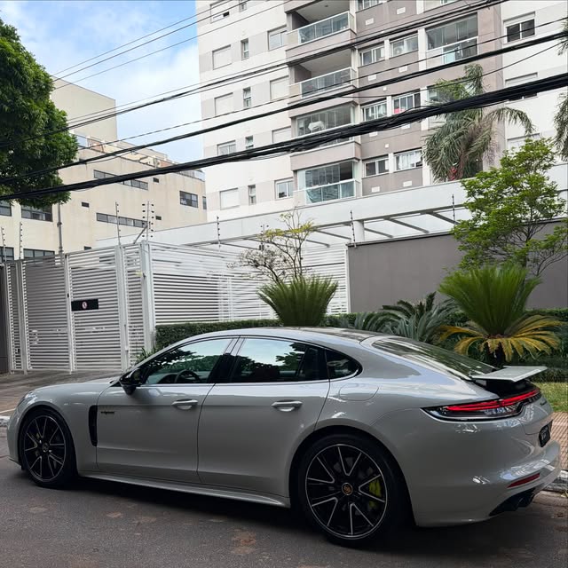 PORSCHE PANAMERA 4 2.9 TURBO V6 E-HYBRID PLATINUM EDITION - Imagem 3