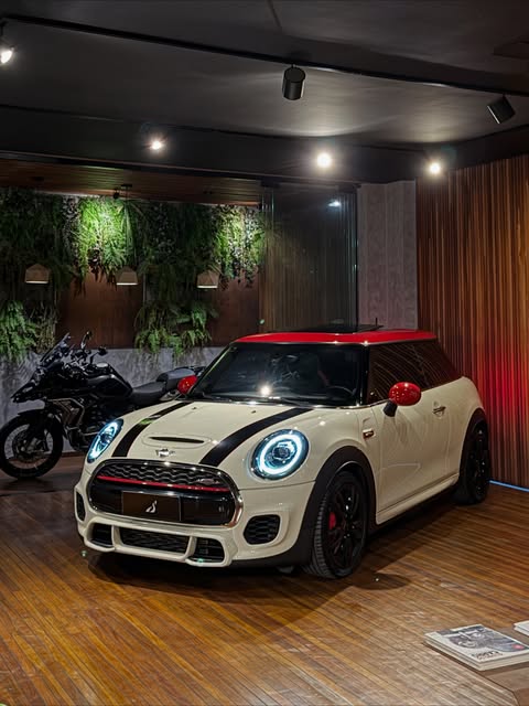 MINI COOPER JCW - Imagem 1