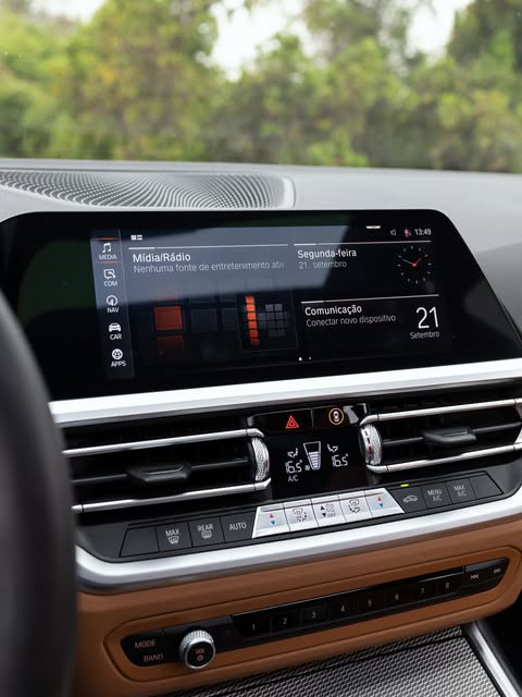 BMW 330I M SPORT - Imagem 16