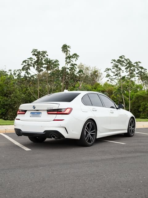 BMW 330I M SPORT - Imagem 8
