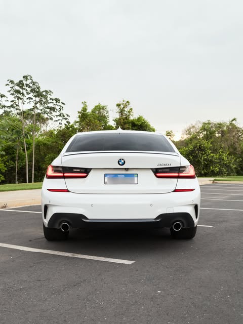 BMW 330I M SPORT - Imagem 9