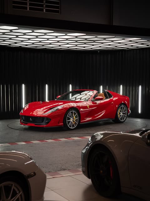 FERRARI 812 GTS - Imagem 1