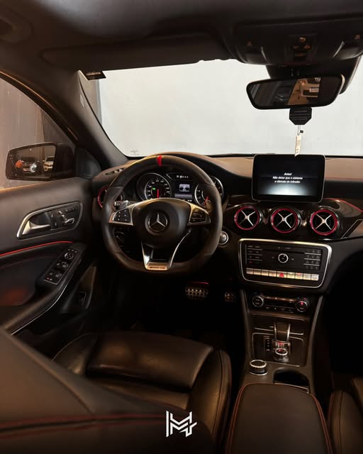 MERCEDES-BENZ GLA 45 AMG - Imagem 3