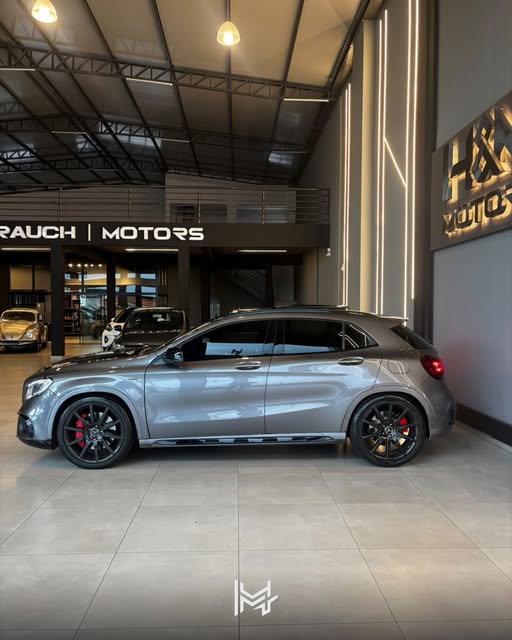 MERCEDES-BENZ GLA 45 AMG - Imagem 9