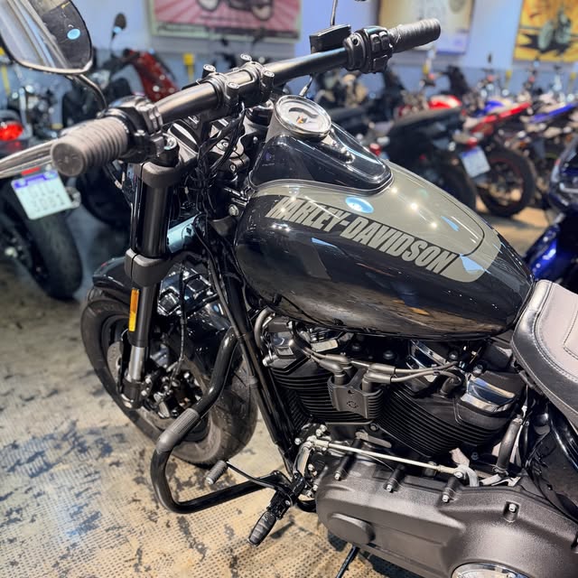 HARLEY-DAVIDSON FAT BOB - Imagem 10