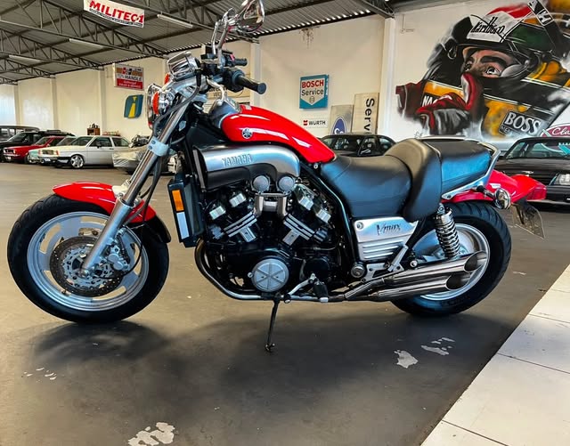 YAMAHA V-MAX - Imagem 1