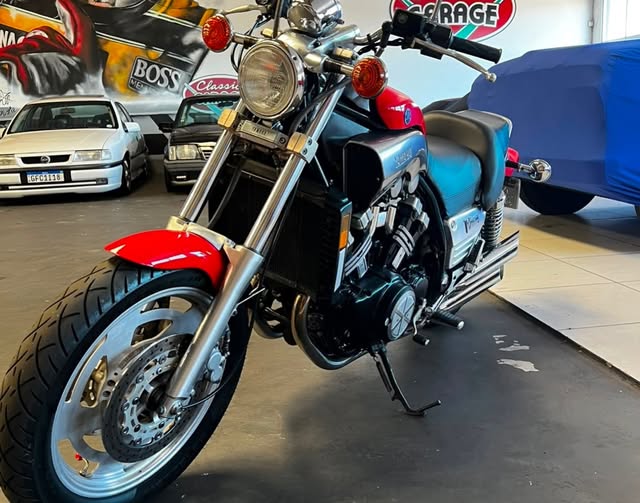 YAMAHA V-MAX - Imagem 2