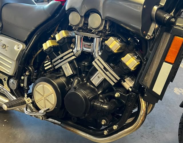 YAMAHA V-MAX - Imagem 11