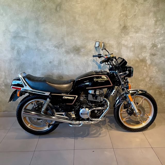 HONDA CB 450 CUSTOM - Imagem 1