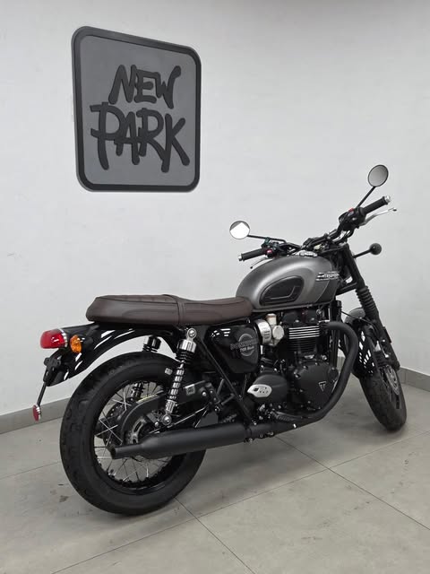 TRIUMPH BONNEVILLE T-120 BLACK - Imagem 1