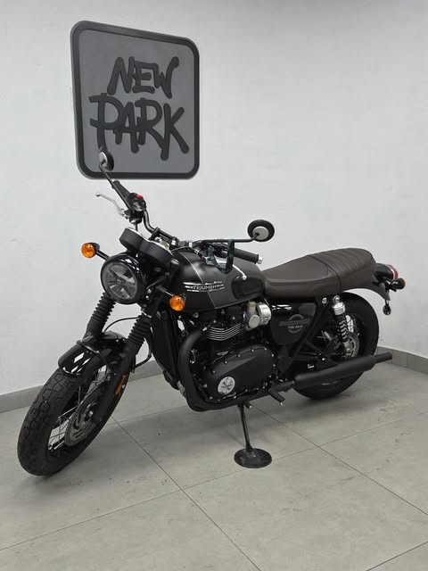 TRIUMPH BONNEVILLE T-120 BLACK - Imagem 12