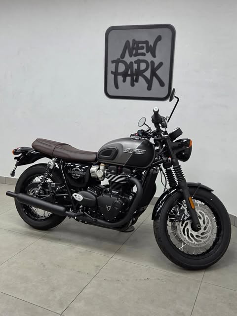 TRIUMPH BONNEVILLE T-120 BLACK - Imagem 3