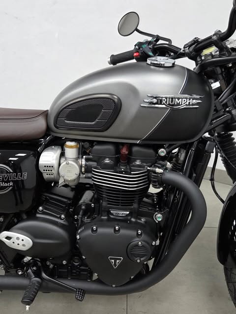 TRIUMPH BONNEVILLE T-120 BLACK - Imagem 5