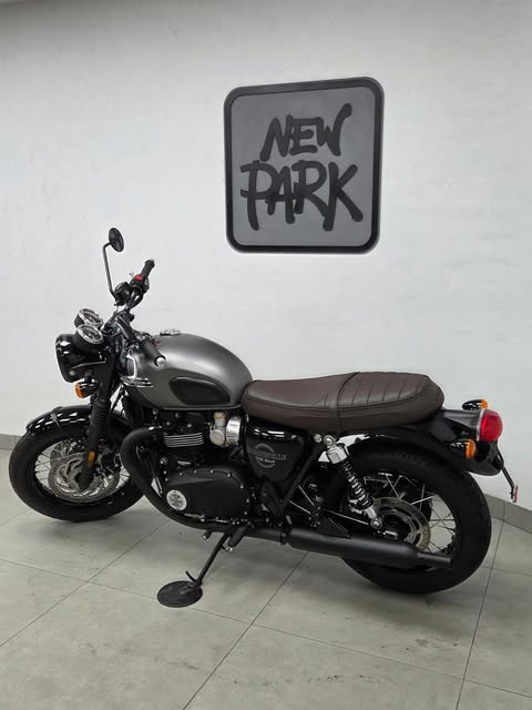 TRIUMPH BONNEVILLE T-120 BLACK - Imagem 9