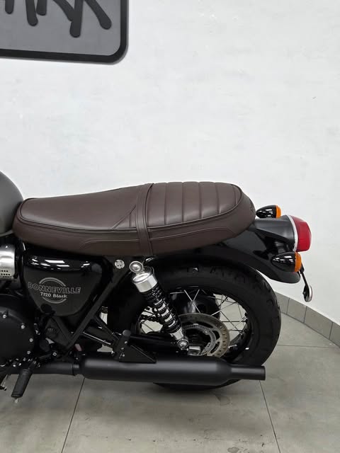 TRIUMPH BONNEVILLE T-120 BLACK - Imagem 10