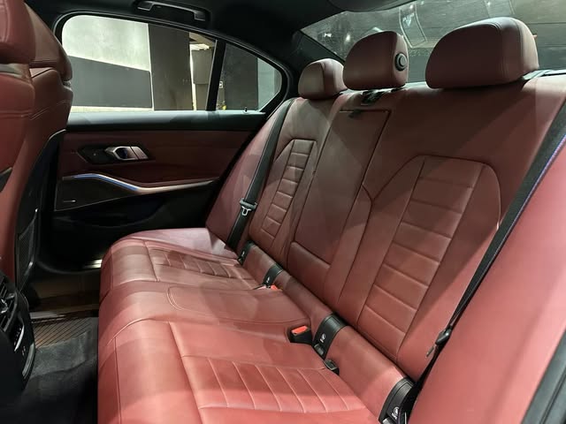 BMW 320I M SPORT - Imagem 8