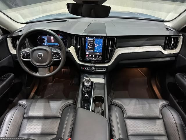 VOLVO XC60 T8 RECHARGE INSCRIPITION - Imagem 6