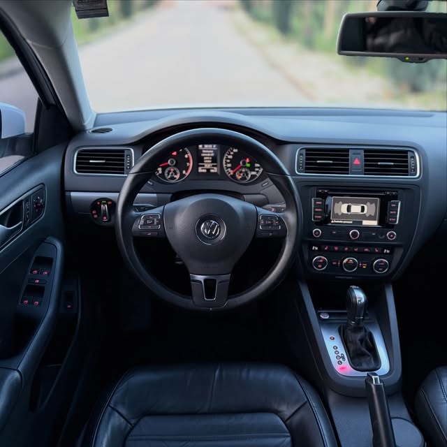 VOLKSWAGEN JETTA TSI - Imagem 9