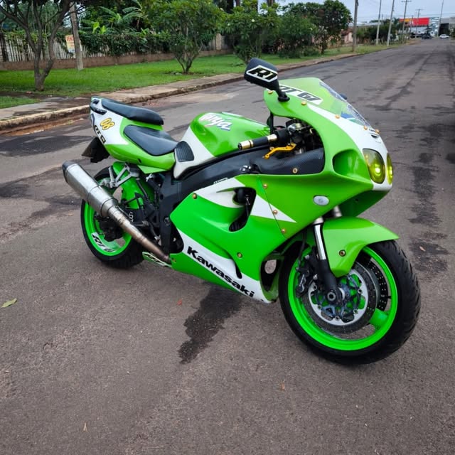 KAWASAKI ZX-7R 750 NINJA - Imagem 1
