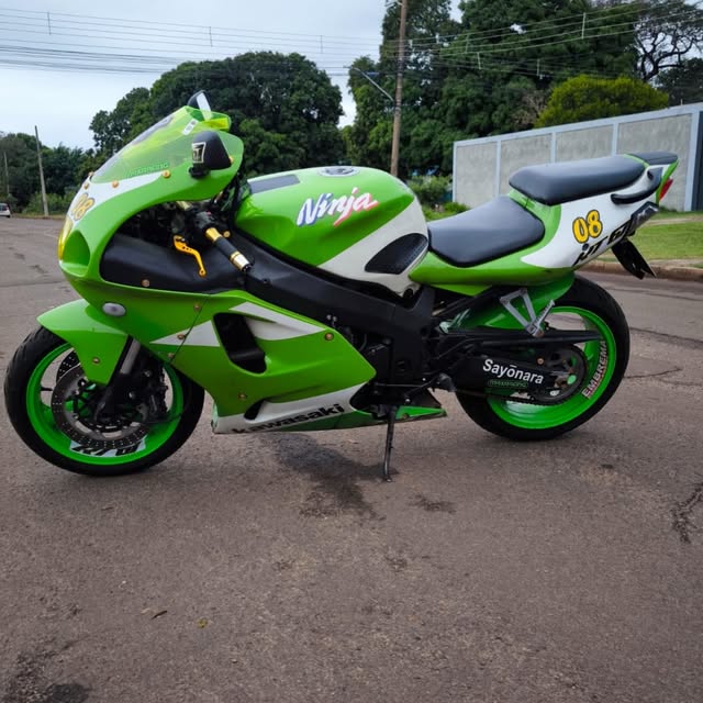 KAWASAKI ZX-7R 750 NINJA - Imagem 4