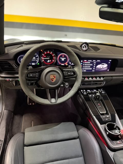 PORSCHE 911 CARRERA 4 GTS - Imagem 6